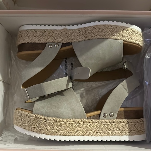 Platform sandals 👡 - Picture 1 of 4